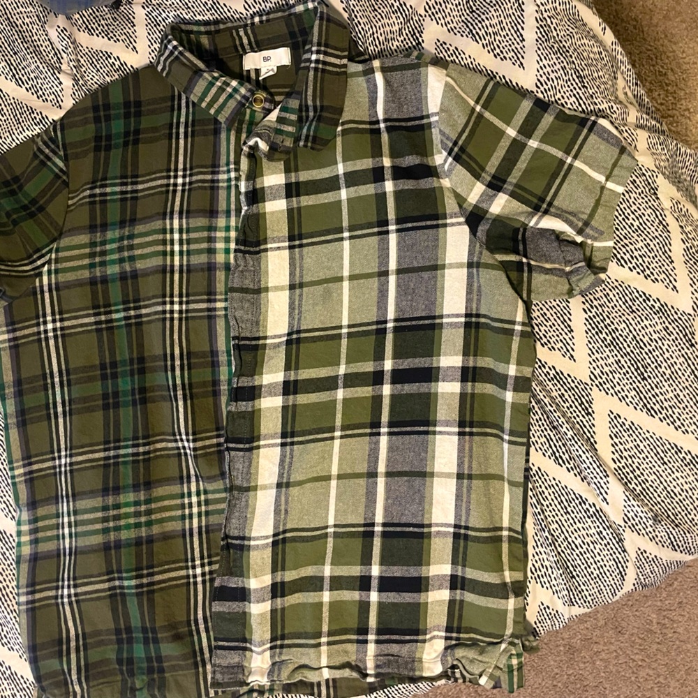 Used men’s casual button down, short sleeve Xl